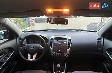 Хэтчбек Kia Ceed 2011 в 
