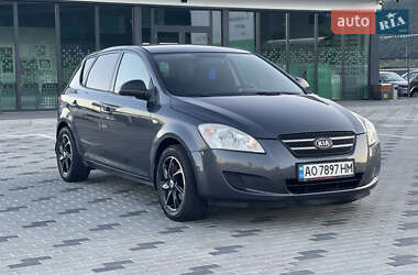 Хэтчбек Kia Ceed 2007 в 