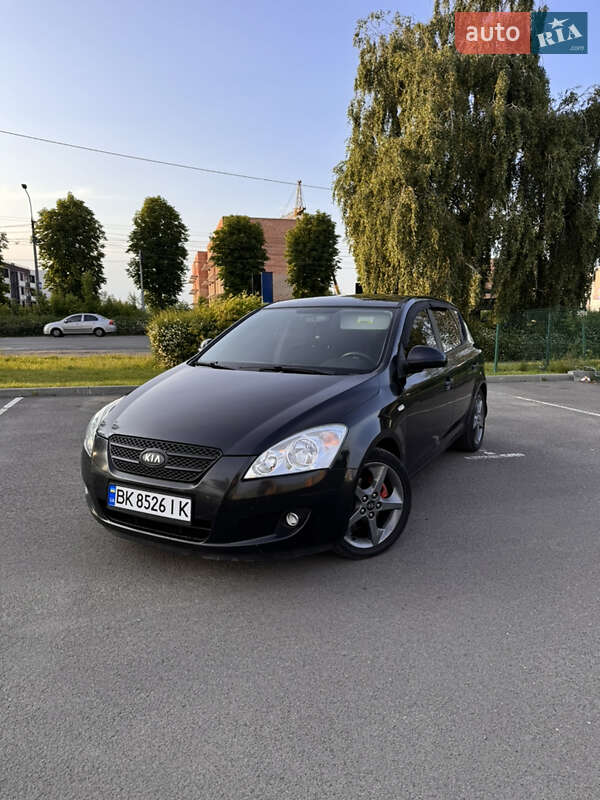 Хэтчбек Kia Ceed 2008 в 