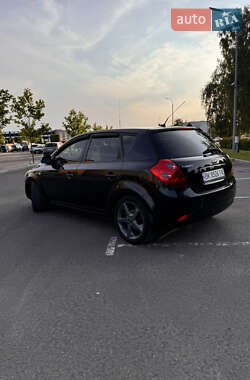 Хэтчбек Kia Ceed 2008 в 