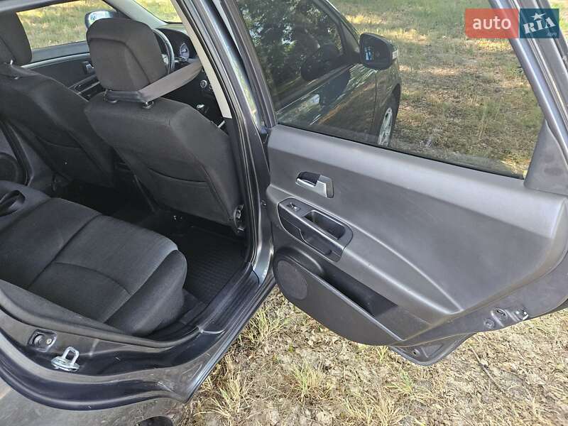 Універсал Kia Ceed 2010 в Звягелі