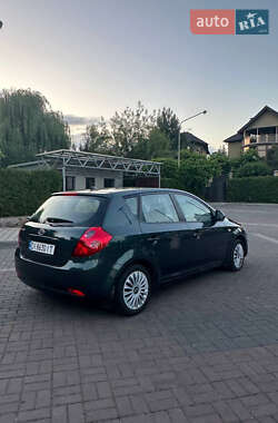 Хэтчбек Kia Ceed 2009 в Нововолынске