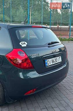 Хэтчбек Kia Ceed 2009 в 