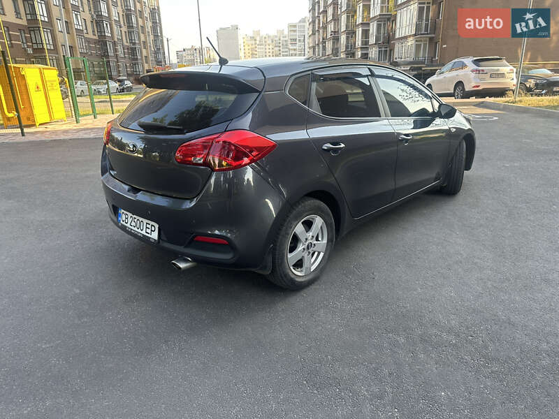 Хэтчбек Kia Ceed 2012 в Чернигове