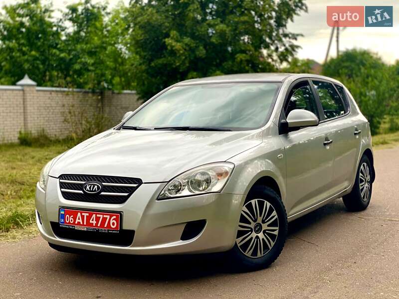 Хэтчбек Kia Ceed 2007 в 