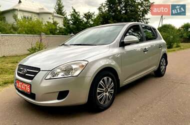 Хэтчбек Kia Ceed 2007 в 