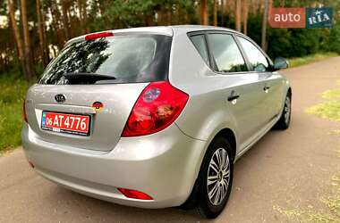 Хэтчбек Kia Ceed 2007 в 