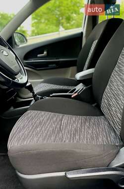 Хэтчбек Kia Ceed 2007 в 