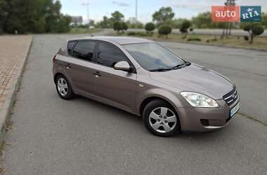 Хэтчбек Kia Ceed 2007 в Новомосковске
