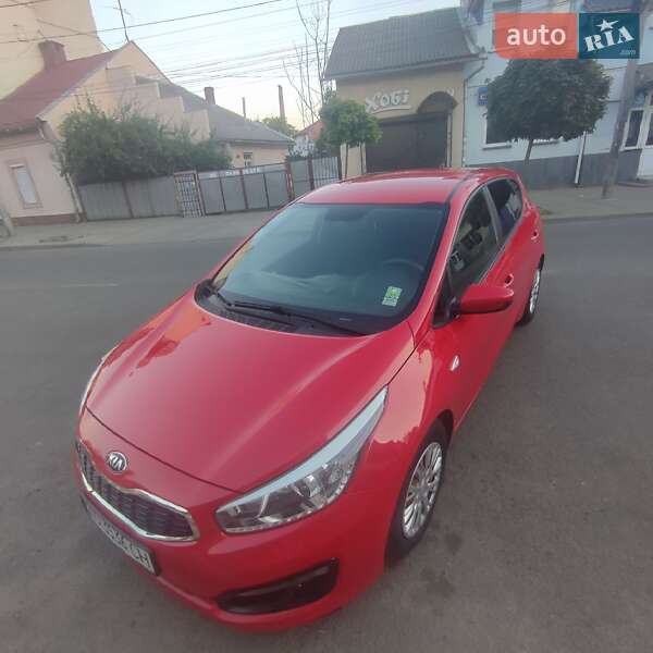 Хэтчбек Kia Ceed 2015 в Ужгороде