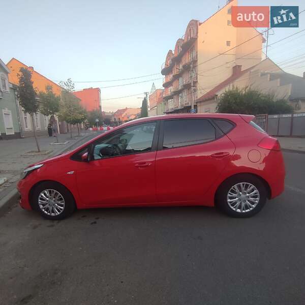 Хэтчбек Kia Ceed 2015 в Ужгороде