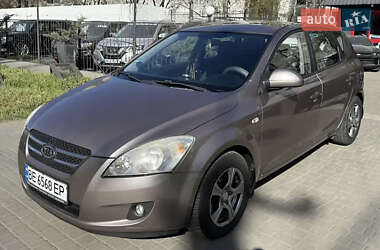 Хэтчбек Kia Ceed 2009 в Одессе