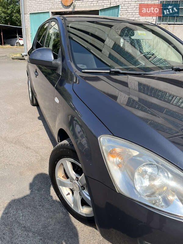 Хэтчбек Kia Ceed 2009 в Львове