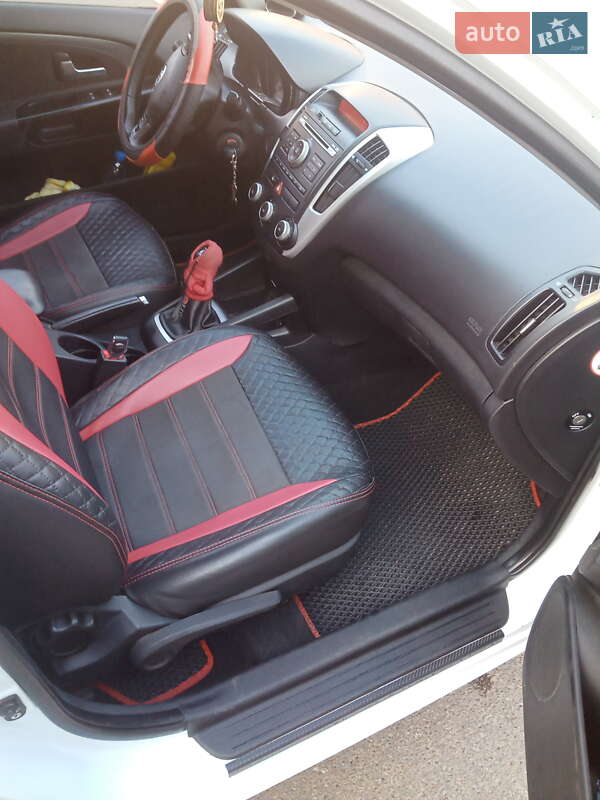 Универсал Kia Ceed 2012 в Чернигове