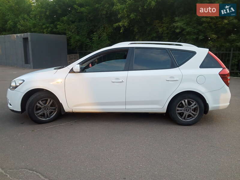 Универсал Kia Ceed 2012 в Чернигове
