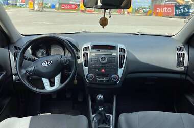 Хэтчбек Kia Ceed 2010 в 