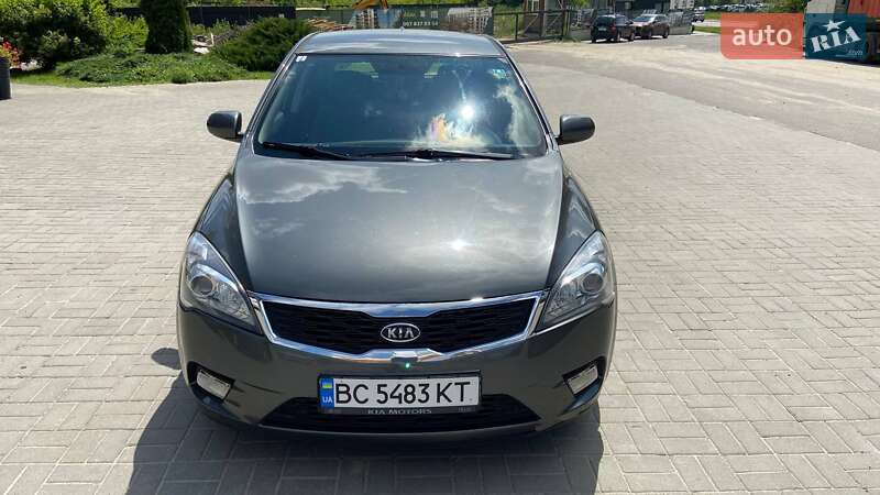 Хэтчбек Kia Ceed 2010 в 