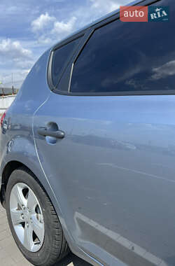 Хэтчбек Kia Ceed 2008 в 