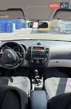 Хэтчбек Kia Ceed 2008 в 