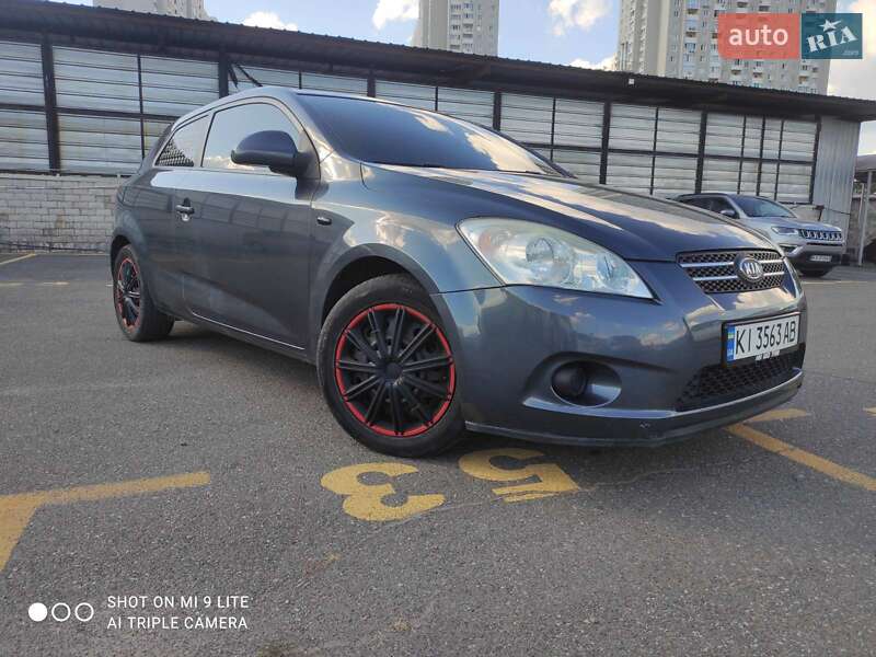 Хэтчбек Kia Ceed 2007 в Киеве