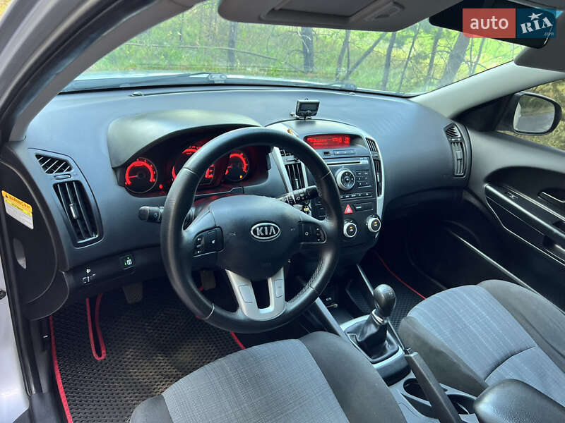 Универсал Kia Ceed 2010 в Лебедине