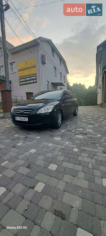 Хэтчбек Kia Ceed 2007 в 