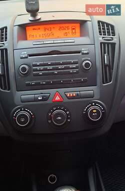 Хэтчбек Kia Ceed 2007 в 