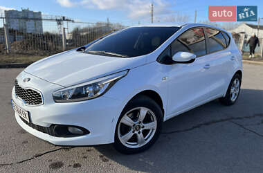 Хэтчбек Kia Ceed 2014 в 