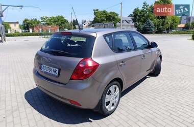 Хэтчбек Kia Ceed 2007 в 