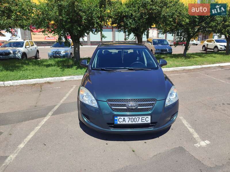 Хэтчбек Kia Ceed 2007 в 