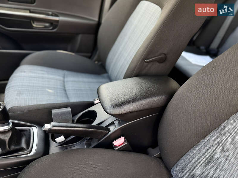 Универсал Kia Ceed 2011 в Луцке