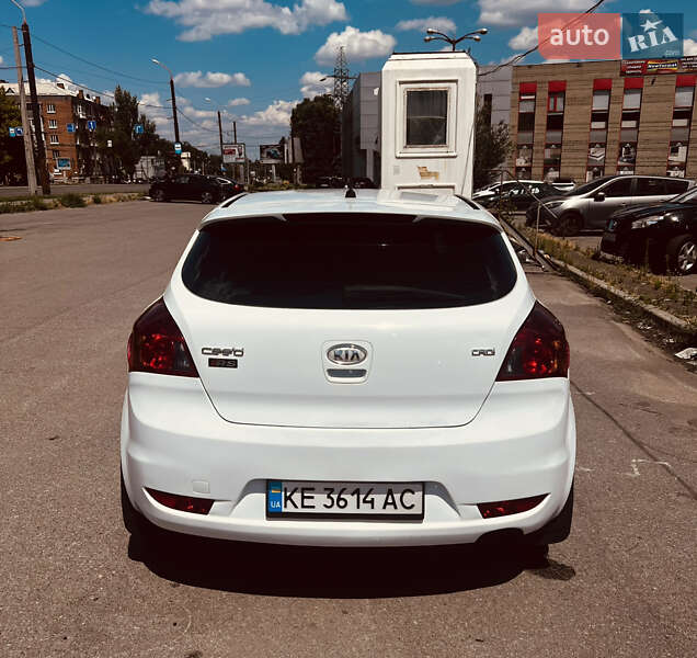 Хэтчбек Kia Ceed 2010 в Днепре