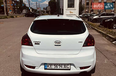Хэтчбек Kia Ceed 2010 в 