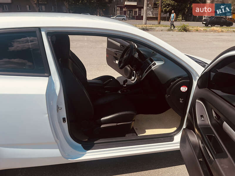 Хэтчбек Kia Ceed 2010 в Днепре