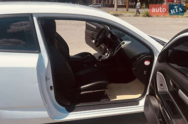 Хэтчбек Kia Ceed 2010 в 