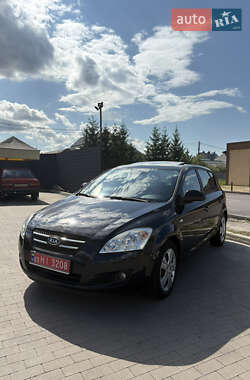Хэтчбек Kia Ceed 2008 в 
