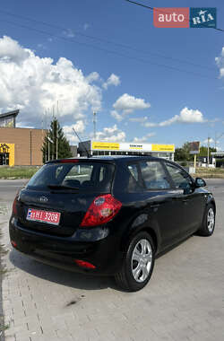 Хэтчбек Kia Ceed 2008 в 