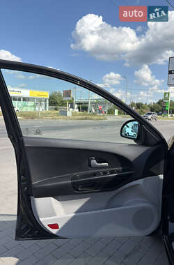 Хэтчбек Kia Ceed 2008 в 