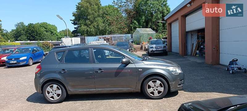 Универсал Kia Ceed 2010 в Киеве
