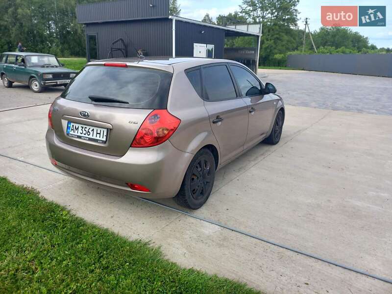 Хэтчбек Kia Ceed 2008 в Житомире