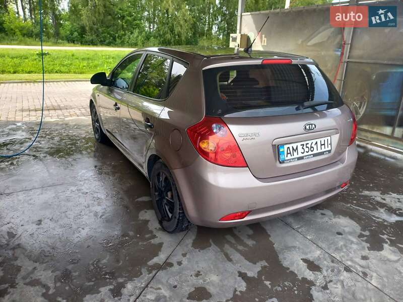 Хэтчбек Kia Ceed 2008 в Житомире