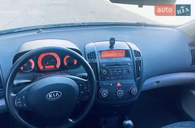 Хэтчбек Kia Ceed 2008 в 