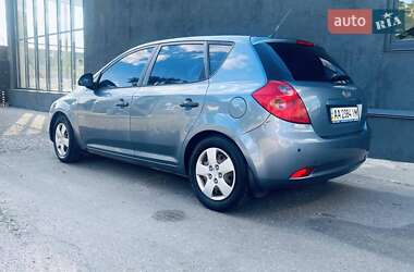 Хэтчбек Kia Ceed 2008 в 