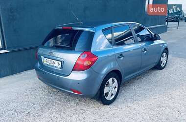 Хэтчбек Kia Ceed 2008 в 