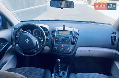 Хэтчбек Kia Ceed 2008 в 