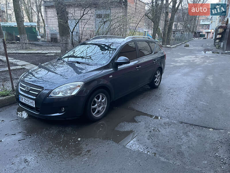 Универсал Kia Ceed 2009 в Ровно
