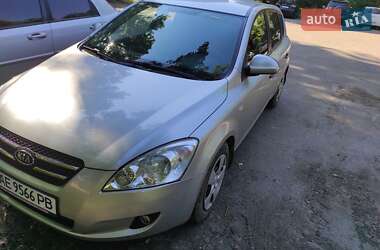 Хэтчбек Kia Ceed 2008 в Кривом Роге