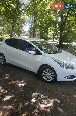 Хэтчбек Kia Ceed 2013 в 