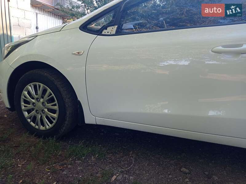 Хэтчбек Kia Ceed 2013 в Кагарлыке