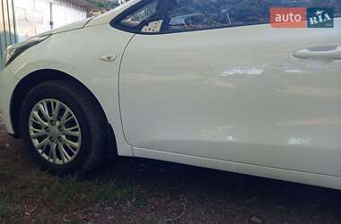 Хэтчбек Kia Ceed 2013 в 